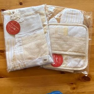 NEW Williams Sonoma Dolly Parton Metallic Apron Pot Holder Oven Mitt Sets